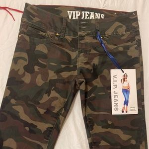 Camo butt lift ankle jeans